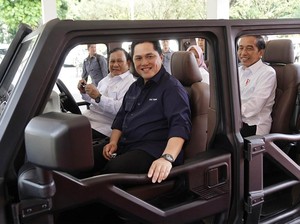 Menerka Makna di Balik Momen Prabowo Sopiri Erick, Jokowi dan Iriana