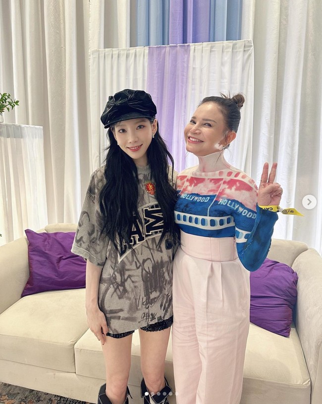 “Diva Korea dan Diva Indonesia,” “2 Diva SM Entertainment dalam 1 frame 🔥🔥🔥” “duet nyanyi lagu galau bisa kali teh,” “ROSSA x TAEYEON BISA SIHHH HARUSNYAAAA,” komentar penggemar. Foto: Instagram