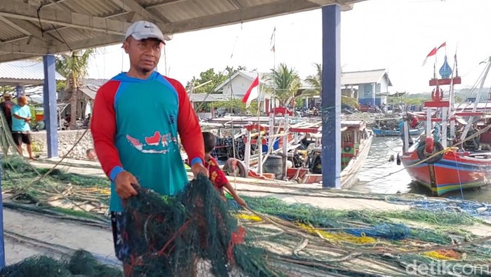 Nelayan Gresik temukan baling-baling pesawat