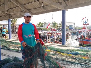 Angkat Baling-baling Diduga Pesawat dari Laut, Nelayan Gresik Rugi Rp 7 Juta