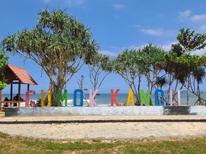 Yuk Main ke Pantai Gumuk Kancil Banyuwangi, Suasananya Cakep Lho!