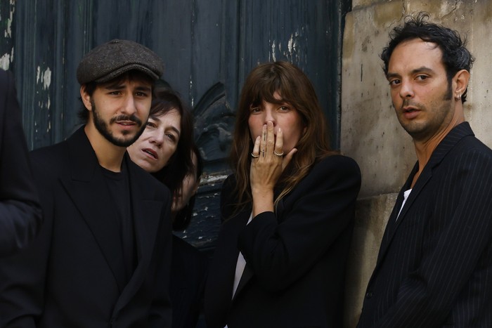 Jane Birkins daughter Charlotte Gainsbourg, second left, her son Ben Attal, left, Birkin s daughter Lou Dillon, and Kate Barrys son Roman de Kermadec, right, wait before Jane Birkins funerals ceremony at the Saint-Roch church in Paris, Monday, July 24, 2023. Actor and singer Jane Birkin, who made France her home and charmed the country with her English grace, natural style and social activism, has died last week at age 76. (AP Photo/Thomas Padilla)