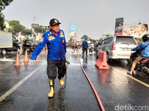 Pemotor Tergelincir gegara Tumpahan Oli di Soekarno-Hatta Bandung