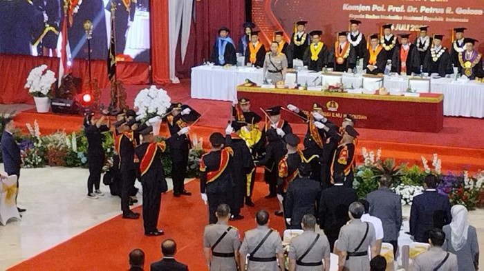 Pengukuhan Komjen Petrus sebagai guru besar PTIK (Rumondang-detikcom)