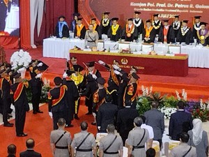 Kepala BNN Komjen Petrus Golose Dikukuhkan Jadi Guru Besar PTIK
