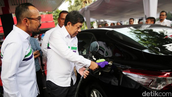 Pertamax Green 95 Resmi Dijual Seharga Rp 13.500/Liter PT Pertamina (Persero) meluncurkan produk baru bernama Pertamax Green 95, Senin (24/7/2023). Produk ini dijual seharga Rp 13.500 per liter.