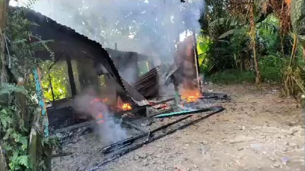Polisi menghancurkan pondok yang digunakan untuk pesta narkoba