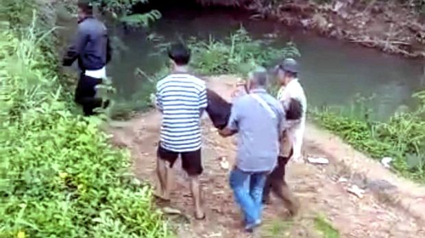 Potongan video warga saat mengevakuasi jasad peserta MPLS tenggelam di Sungai