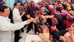 Potret Jokowi Ajak Prabowo dan Erick Blusukan Bareng ke Pasar Bululawang