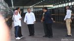 Momen Prabowo Bersama Jokowi dan Erick Thohir di Pindad Malang