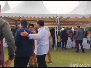 Prabowo Tersenyum Lalu Rangkul Erick Thohir Usai Ditanya soal Cawapres