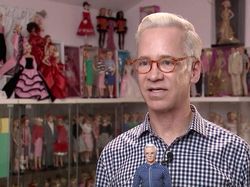 Pria 55 Tahun Ini Koleksi Ratusan Boneka Barbie