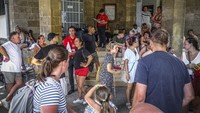 Pulau Rhodes adalah tempat wisata populer, terutama di musim panas seperti sekarang, terutama bagi wisatawan asal Inggris, Jerman, dan Prancis. (AP Photo/Argyris Mantikos)