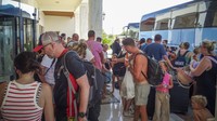 Kebakaran besar di Pulau Rhodes, Yunani, memasuki hari kelima. Peristiwa ini memaksa pemerintah setempat mengevakuasi warga dan turis di empat lokasi. (AP Photo/Argyris Mantikos)