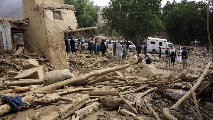 Health workers and Ambulance are waiting to help people after heavy flooding in the Maidan Wardak province in the central of Afghanistan, Sunday, July 23, 2023. Heavy flooding from seasonal rains in Afghanistan killed at least 31 people and left dozens missing over the past three days, while in neighboring Pakistan 13 people died due to heavy rains and landslides. (AP Photo)