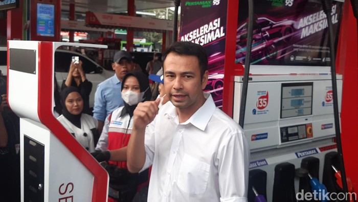 Raffi Ahmad Jadi Pembeli Pertama Pertamax Green di SPBU MT Haryono, Jakarta Selatan, Senin (24/7/2023).