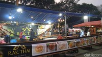 Tempat makan bernama Rak Thai ini baru buka selama 2 bulan dan telah berhasil menarik banyak pelanggan. Seluruh resepnya menggunakan racikan nenek moyang. Foto: detikcom