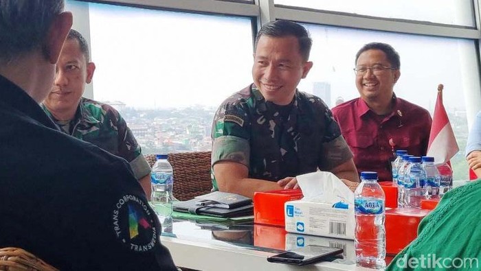 Ramah Tamah, Kemenhan Jalin Sinergi Komunikasi dengan detikNetwork Jajaran Biro Humas Setjen Kementerian Pertahanan melakukan media visit ke kantor detikNetwork. Kemenhan jalin sinergi komunikasi untuk menyebarkan informasi pada publik.