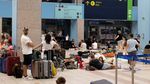 Ribuan Turis Terlantar di Bandara Rhodes Yunani Imbas Kebakaran Hutan