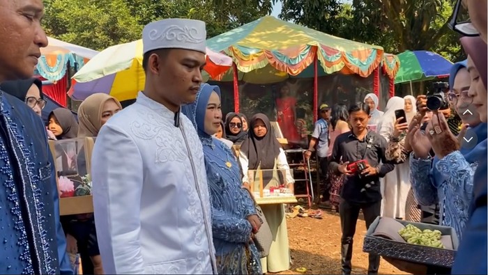 Ryan Dono kembali membuat heboh, kini dia melangsungkan acara pernikahan.