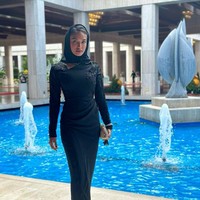 Dilansir SCMP, wanita yang berperan sebagai Kai Mendoza dalam serial Almost Paradise tersebut adalah anak dari Pangeran Jefri Bolkiah, adik dari Sultan Hassanal Bolkiah. Awalnya tak banyak yang tahu mengenai informasi itu karena memang sengaja tidak diekspos. Foto: Instagram @samrichelle