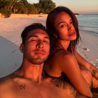 Mengenai kehidupan pribadinya, Samantha Richelle diketahui sudah bertunangan dengan pemain bola Anton del Rosario. Mereka bertemu di bar saat sedang liburan. Foto: Instagram @samrichelle