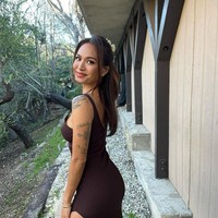 Penampilan Samantha yang menawan semakin jadi perhatian karena tato-tatonya. Ia memiliki total sembilan gambar d tubuh, termasuk tato yang cukup besar di pundak. Dikatakan jika ia sedikit kecanduan.Foto: Instagram @samrichelle