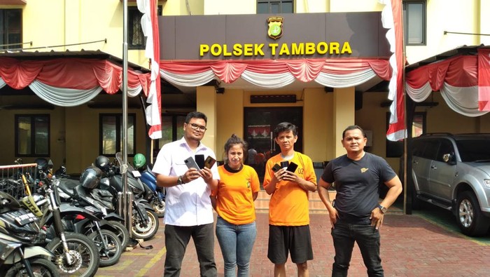 Sepasang kekasih di Tambora ditangkap karena mencuri belasan ponsel milik sopir taksi online dan hasil penjualan dipakai untuk mengkonsumsi sabu. (dok Ist)