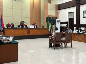 Saat Hakim Tanya soal Dialog Pesanan di YouTube Haris Azhar