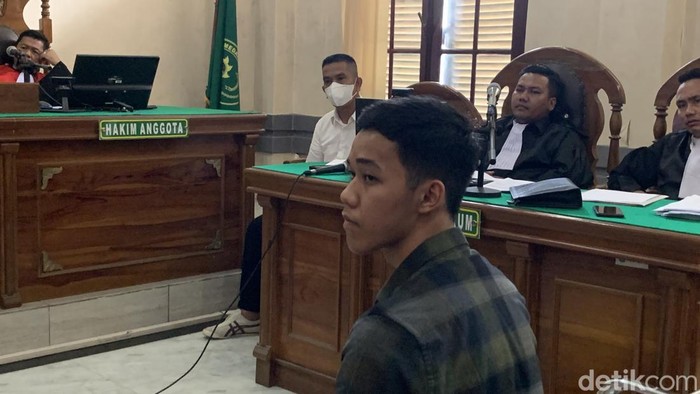 Sidang kasus penganiayaan dengan terdakwa AKBP Achiruddin Hasibuan menghadirkan saksi Niko yang merupakan teman dari Aditya Hasibuan