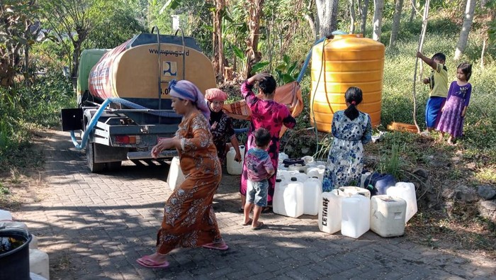 Suplai air bersih di 3 desa kaki Gunung Penanggungan.