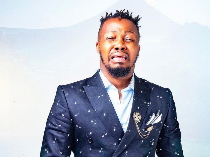 Pria lakukan tantangan menangis selama 100 jam.