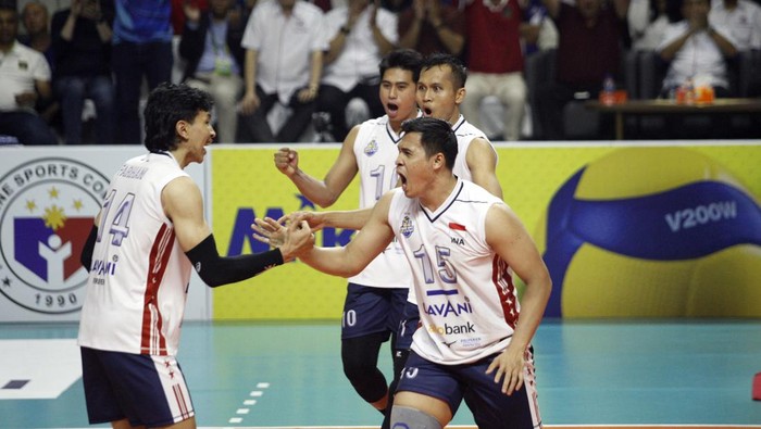 Timnas Voli Indonesia Juara Putaran Pertama SEA V League 2023 Pevoli Indonesia berselebrasi usai menjuarai SEA V League putaran pertama di Padepokan Voli Jendral Kunarto, Sentul, Kabupaten Bogor, Jawa Barat, Minggu (23/7/2023). Indonesia juara putaran pertama SEA V League setelah mengalahkan Thailand dengan skor 3-1 (21-25, 25-17, 25-23, 27-25). ANTARA FOTO/Yulius Satria Wijaya/rwa.