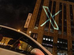 Logo Baru Mejeng di Markas Twitter