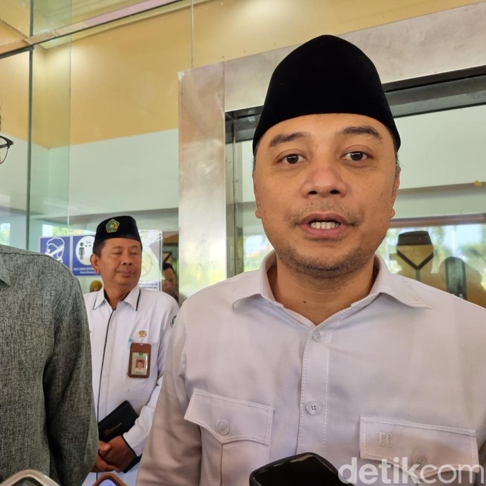 Wali Kota Surabaya Eri Cahyadi dan ketua dprd surabaya Adi Sutarwijono