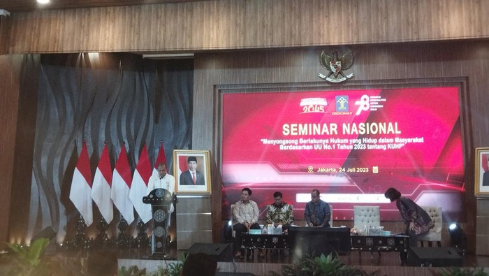 Wamenkumham Eddy di Acara Seminar Nasional