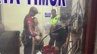 Jesica terlihat sudah diamankan di pos polisi terdekat. (dok Ist)