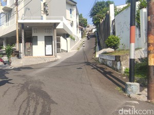 Mayat Bersimbah Darah di Tengah Jalan Semarang Diduga Korban Pembunuhan