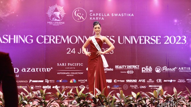 Natasha Keniraras juga menjadi finalis Miss Universe 2023 asal Jawa Timur. Foto: Chelsea Olivia Daffa