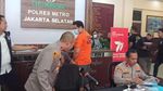 Jadi Tersangka Narkoba Lagi, Bobby Joseph Tertunduk Berbaju Tahanan
