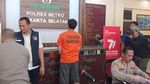 Jadi Tersangka Narkoba Lagi, Bobby Joseph Tertunduk Berbaju Tahanan