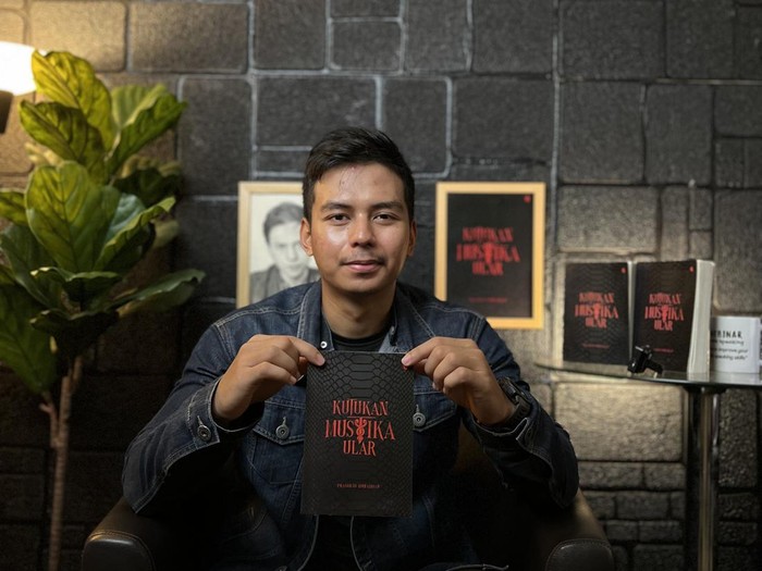 Buku Mustika Ratu Ular karya Prasodjo Muhammad