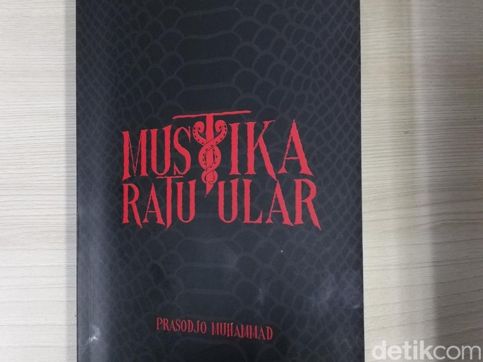 Buku Mustika Ratu Ular karya Prasodjo Muhammad