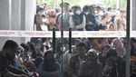 Potret Pemburu Kerja Berjubel di Bursa Kerja Bekasi