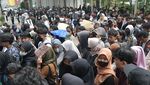 Potret Pemburu Kerja Berjubel di Bursa Kerja Bekasi