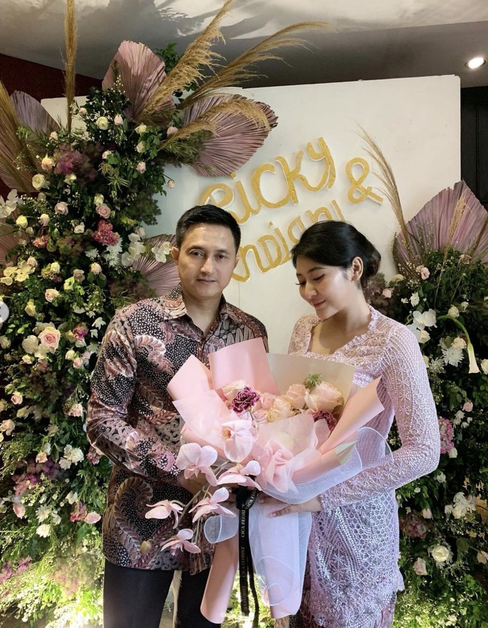 Cica Andjani, Istri Cantik Ricky Subagja yang Hobi Kulineran
