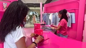 Demam Barbie, Aksesoris Bernuansa Pink Diburu Penggemar