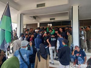 Kecewa Kepemimpinan Ruhimat, Mahasiswa Geruduk Kantor Bupati Subang