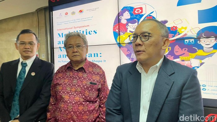Dubes RI untuk Jepang Heri Akhmadi dan Kepala BRIN Tri Handoko