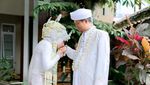 Suamiku Adalah Teman Ayahku, Ini Foto Pernikahan Viral Beda Usia 34 Tahun